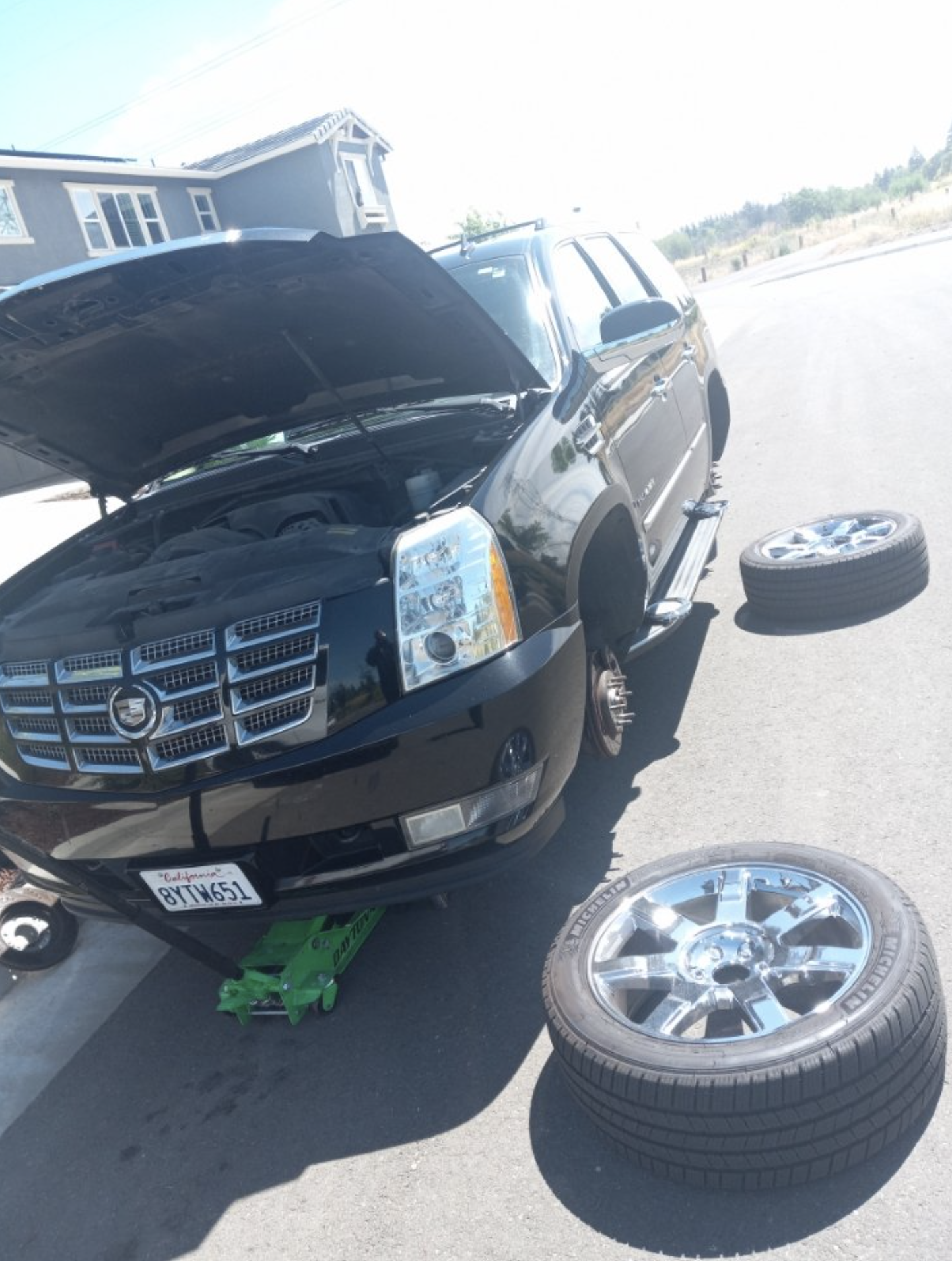 Concord-tire-replacement image shows tire replacement in Corpus Christi Mobile Mechanics